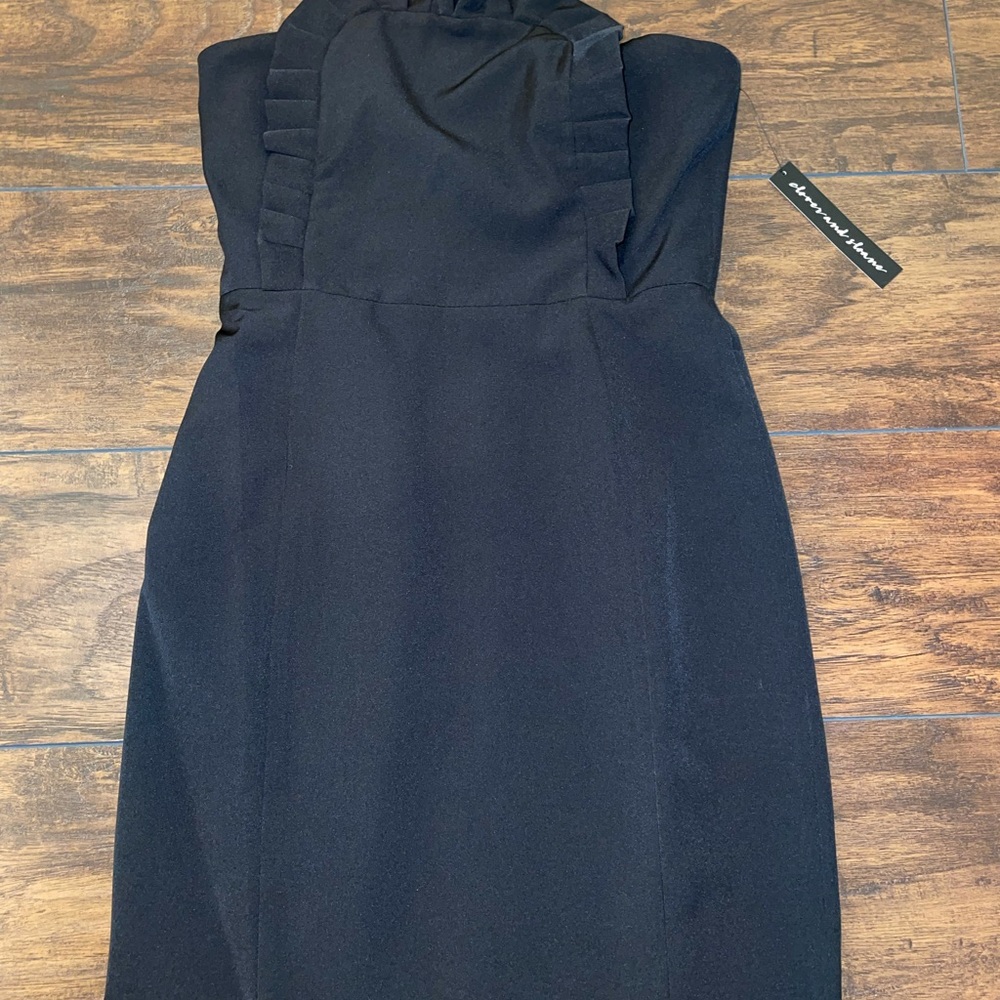 CLOVER & SLOANE STRAPLESS RUFFLE NECKLINE DRESS - Picture 4 of 9